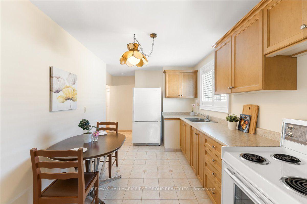Photo 15 of 40 Cherrylawn Avenue, North York, Humber Summit — HOMEH