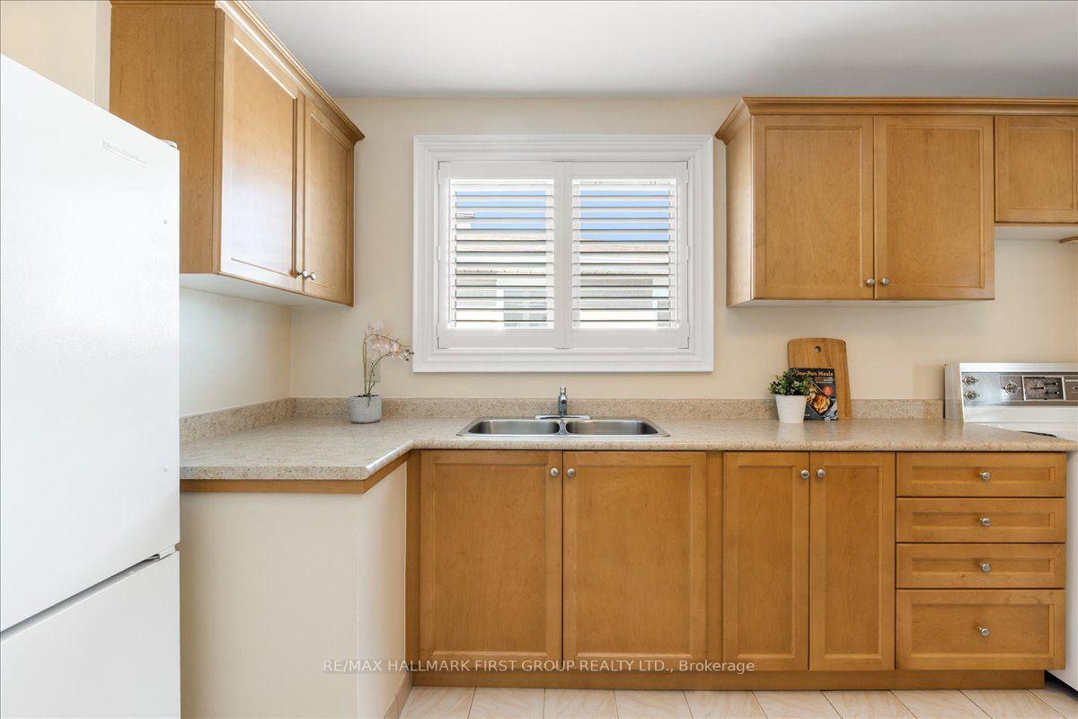 Photo 16 of 40 Cherrylawn Avenue, North York, Humber Summit — HOMEH