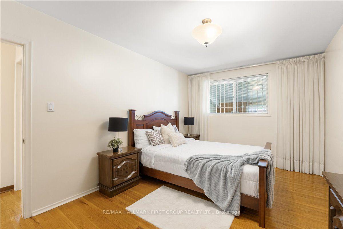 Photo 19 of 40 Cherrylawn Avenue, North York, Humber Summit — HOMEH