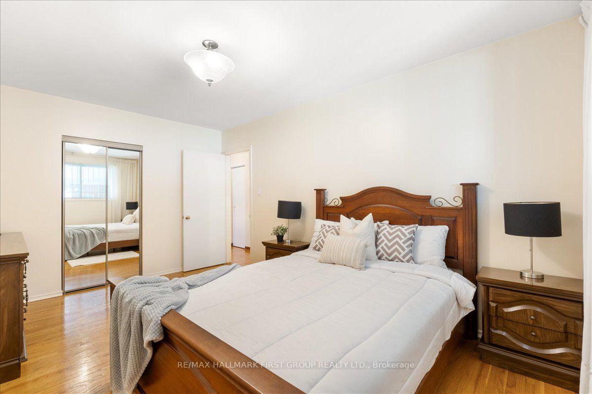 Photo 20 of 40 Cherrylawn Avenue, North York, Humber Summit — HOMEH
