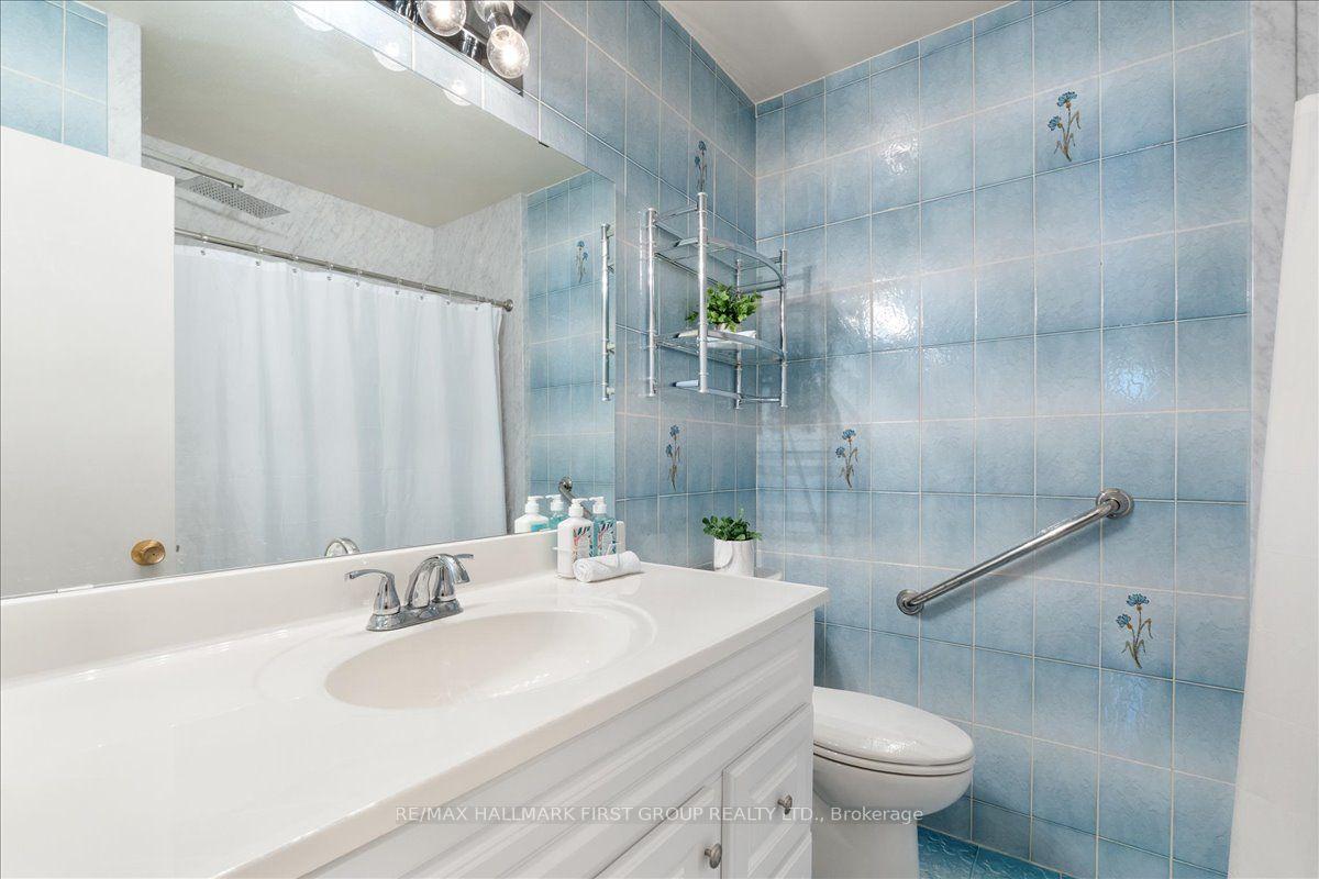 Photo 23 of 40 Cherrylawn Avenue, North York, Humber Summit — HOMEH