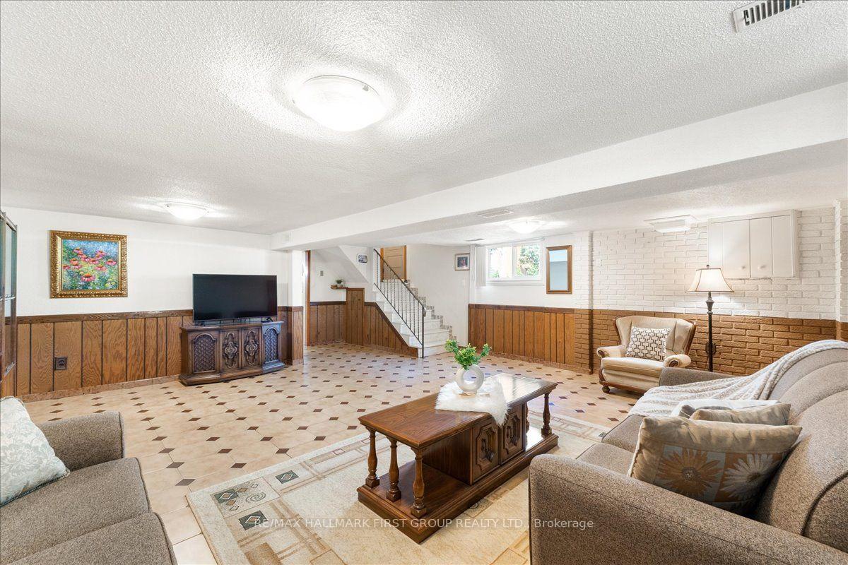 Photo 28 of 40 Cherrylawn Avenue, North York, Humber Summit — HOMEH