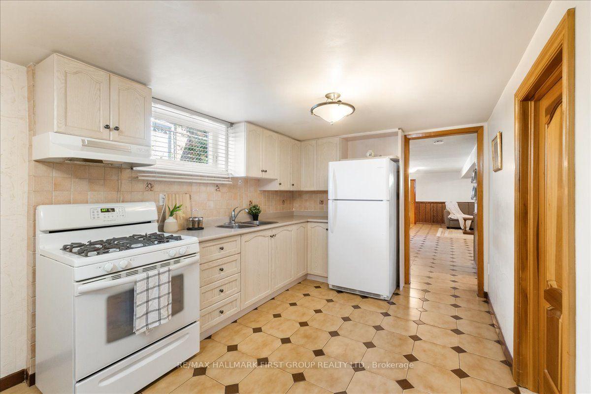 Photo 33 of 40 Cherrylawn Avenue, North York, Humber Summit — HOMEH