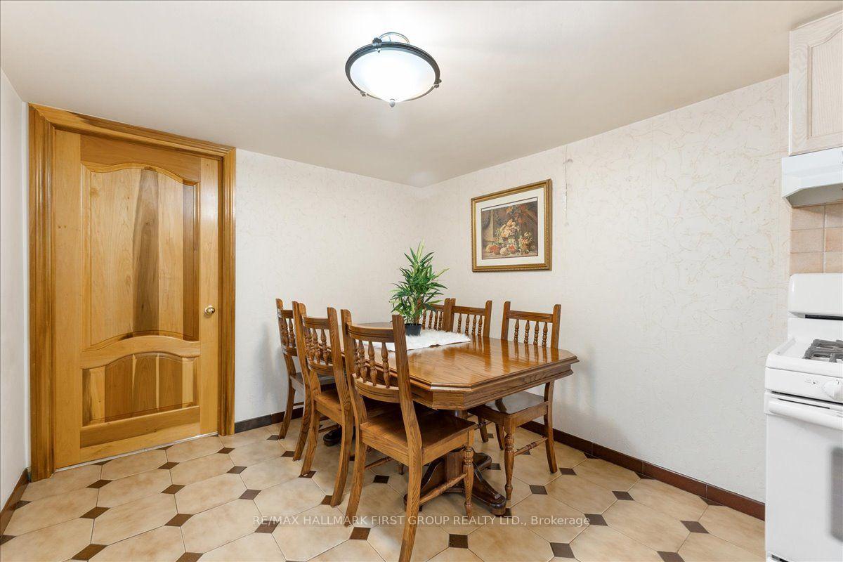 Photo 34 of 40 Cherrylawn Avenue, North York, Humber Summit — HOMEH