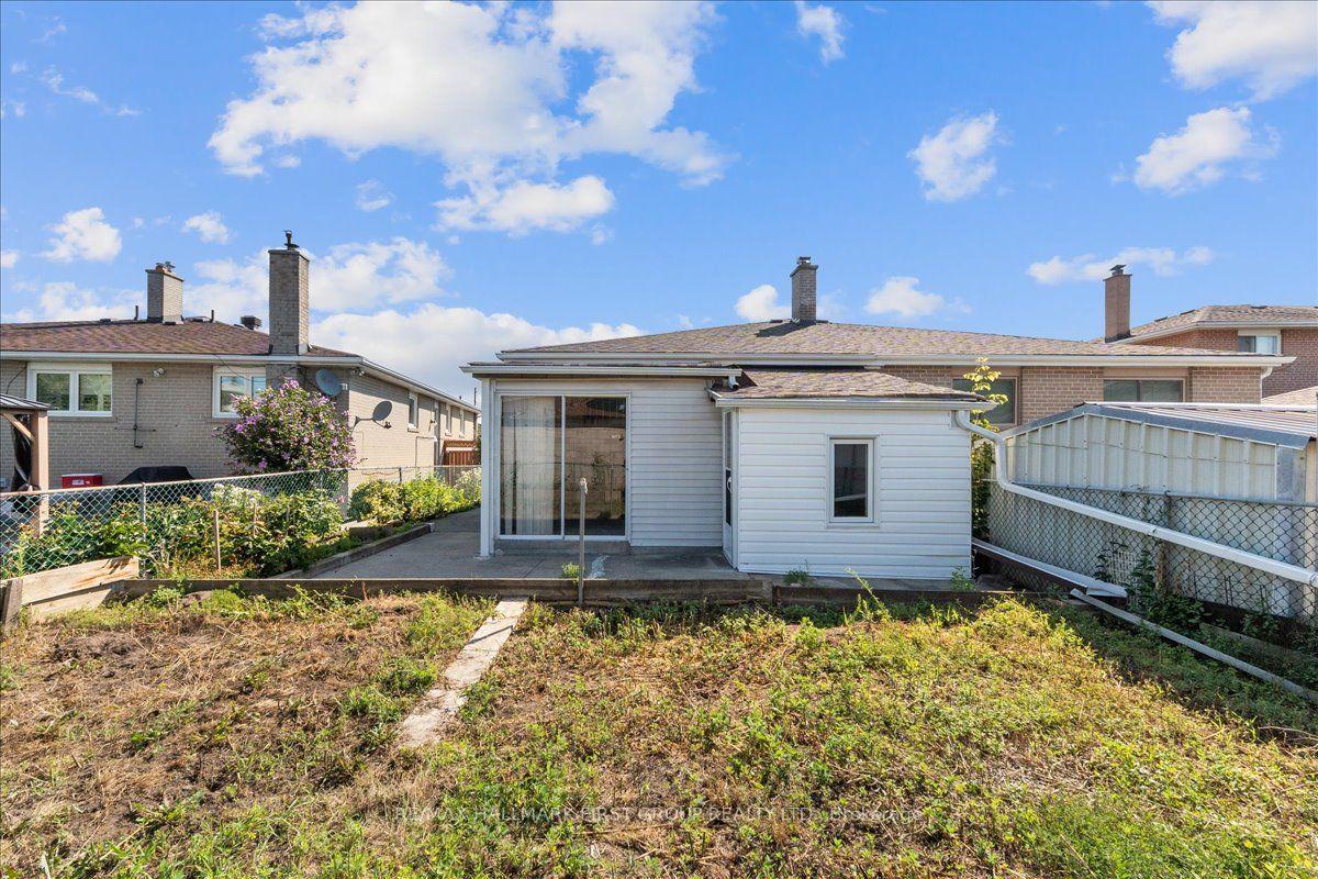 Photo 40 of 40 Cherrylawn Avenue, North York, Humber Summit — HOMEH
