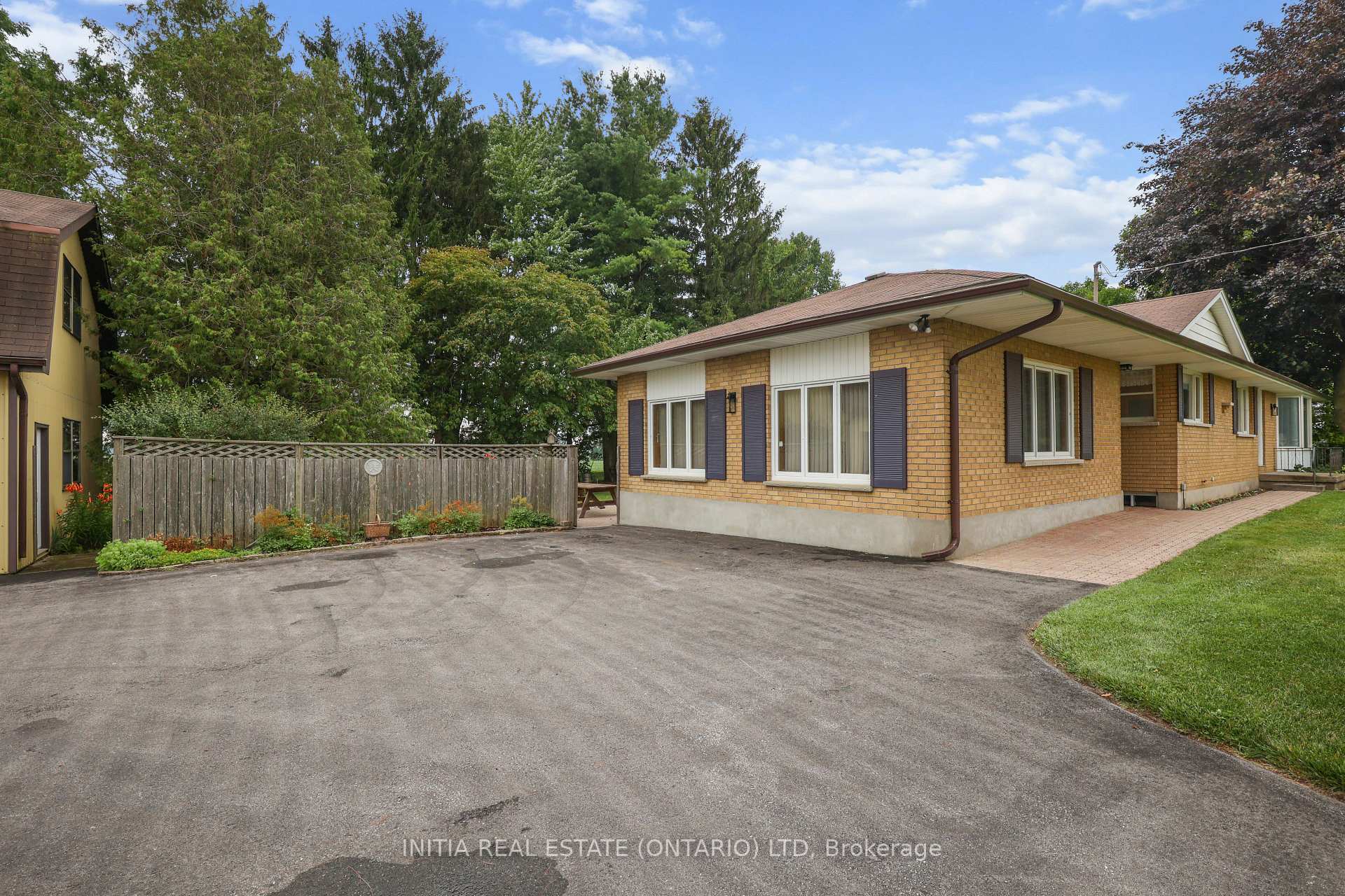 Photo 4 of 10395 Longwoods Road, Middlesex Centre, Rural Middlesex Centre — HOMEH