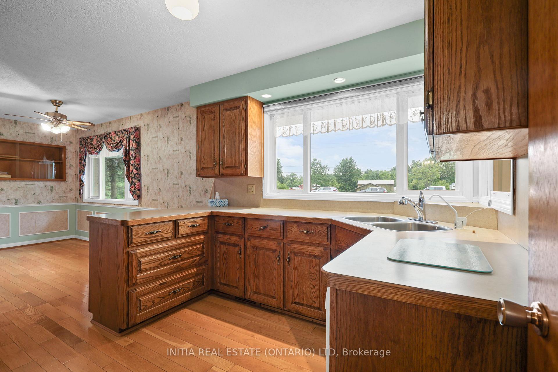 Photo 11 of 10395 Longwoods Road, Middlesex Centre, Rural Middlesex Centre — HOMEH