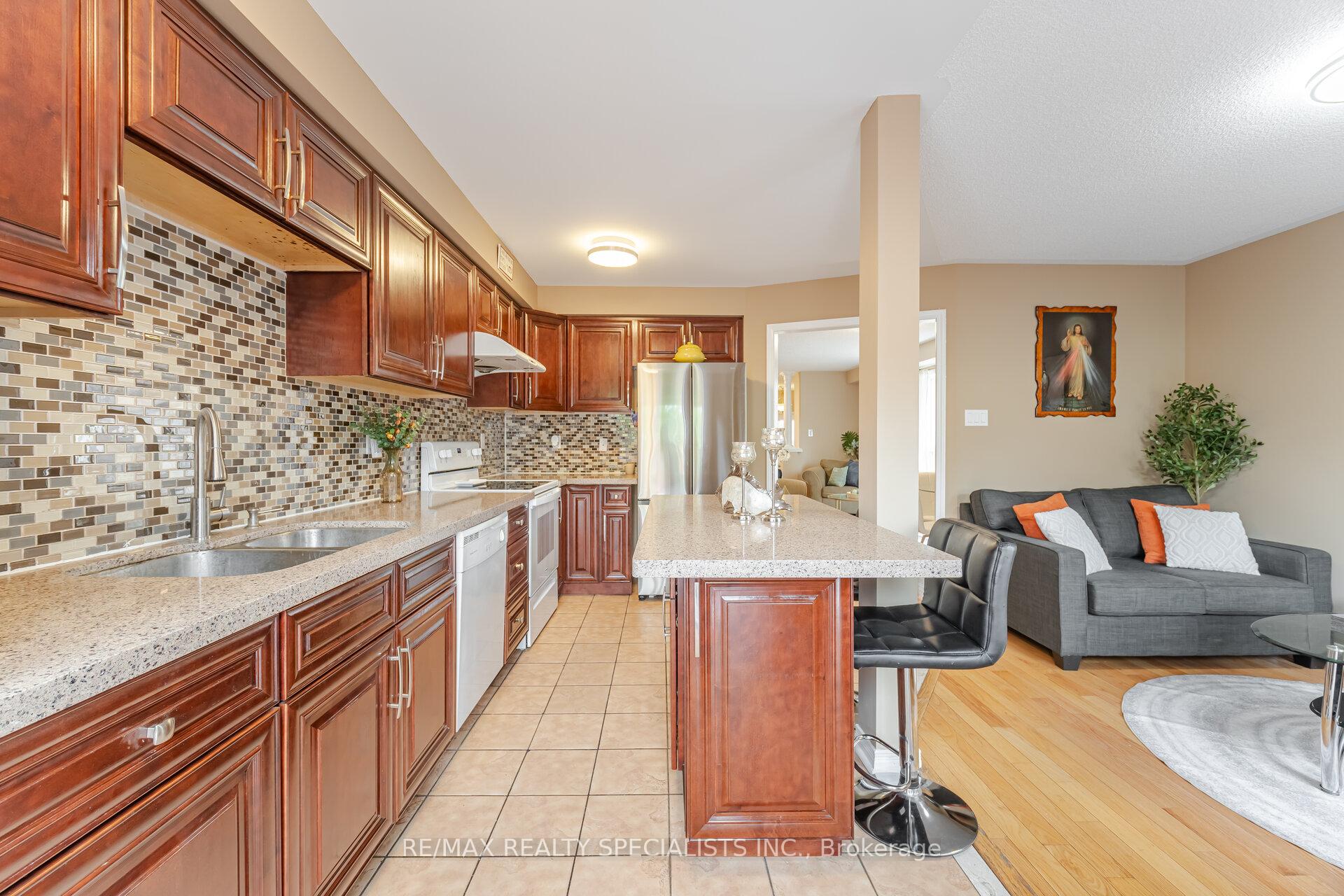 Photo 18 of 5642 Armando Avenue, Mississauga, East Credit — HOMEH