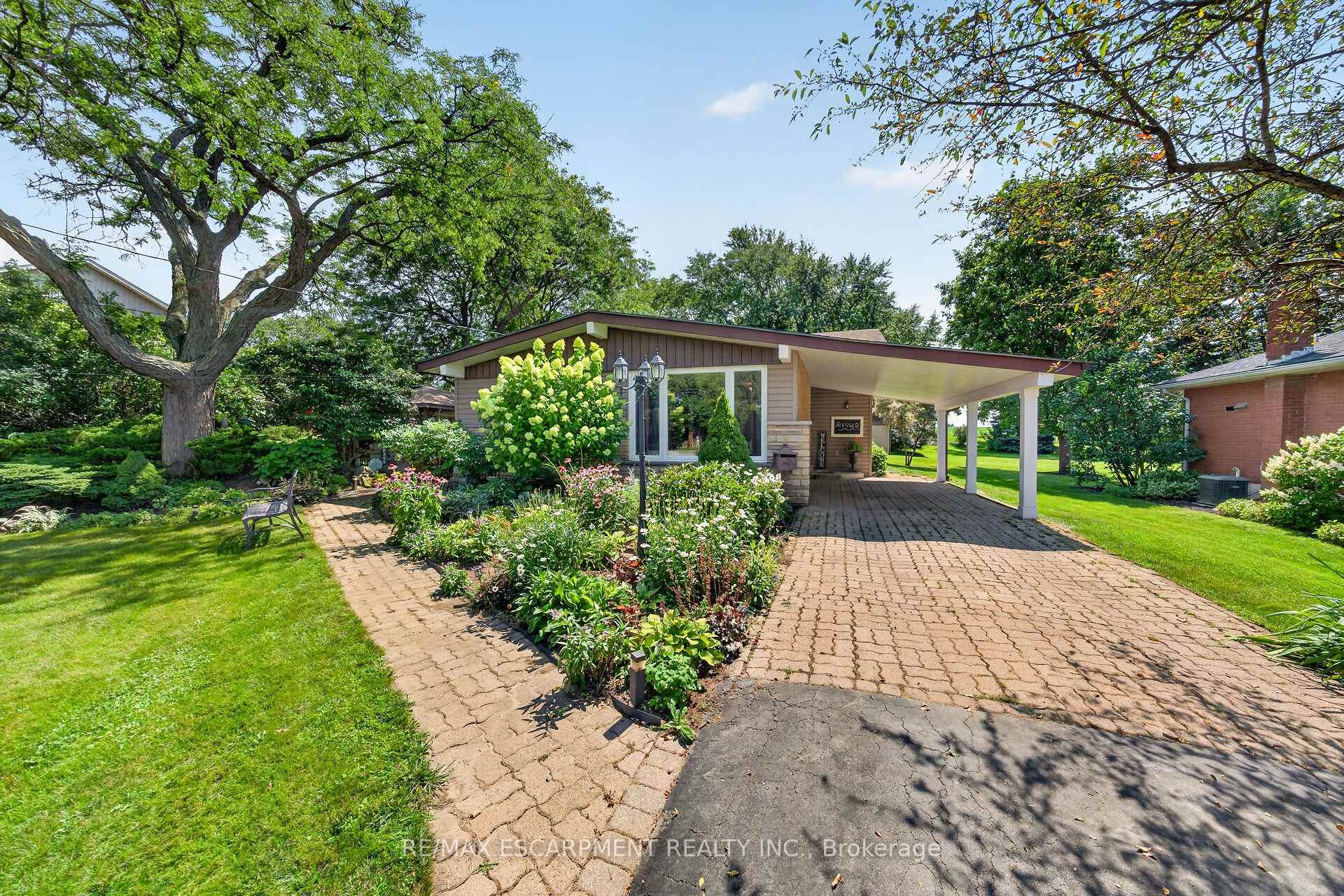 Photo 1 of 8399 Dickenson Road E, Hamilton, Mount Hope — HOMEH