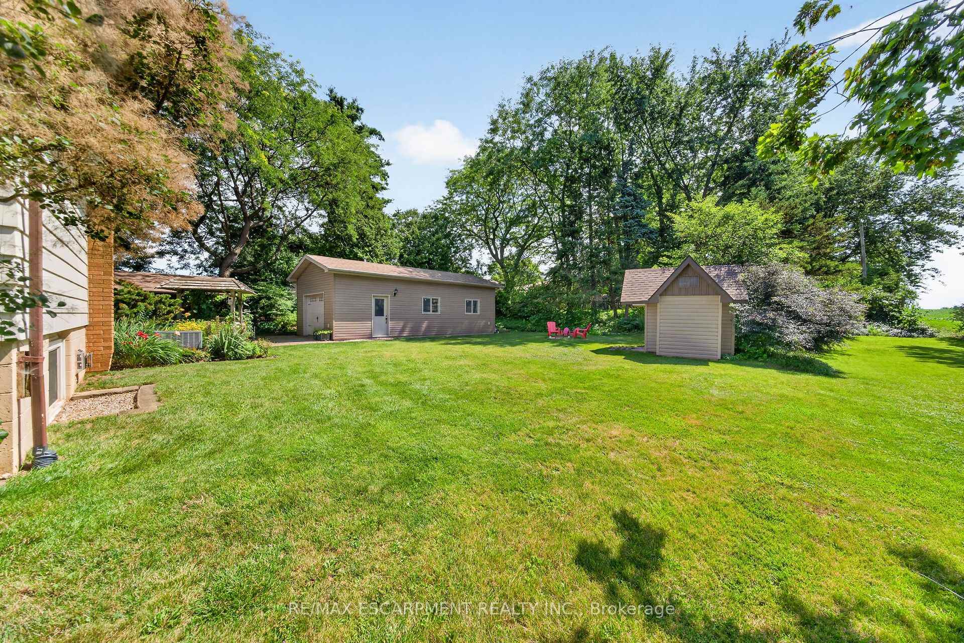 Photo 4 of 8399 Dickenson Road E, Hamilton, Mount Hope — HOMEH