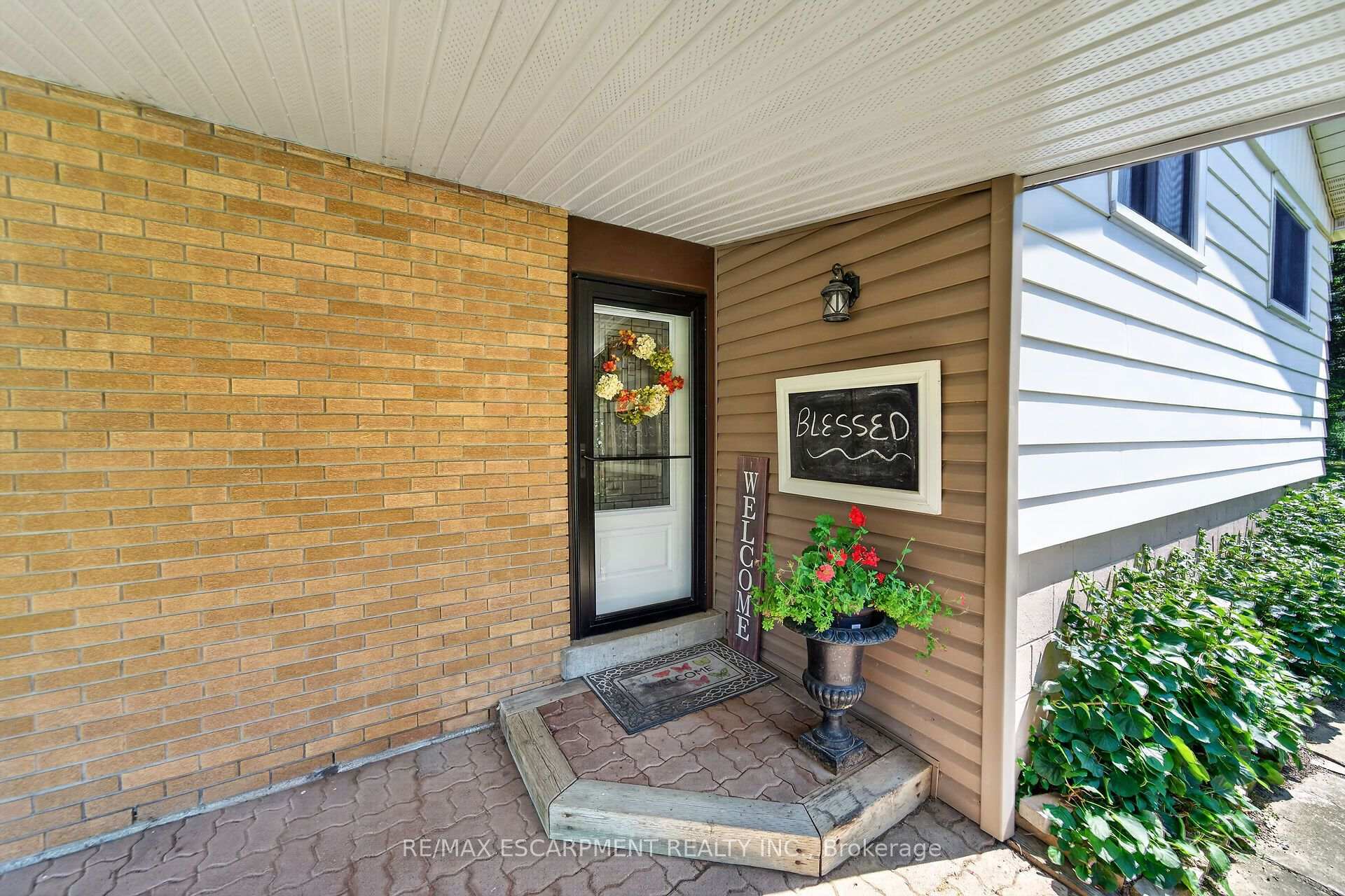 Photo 7 of 8399 Dickenson Road E, Hamilton, Mount Hope — HOMEH
