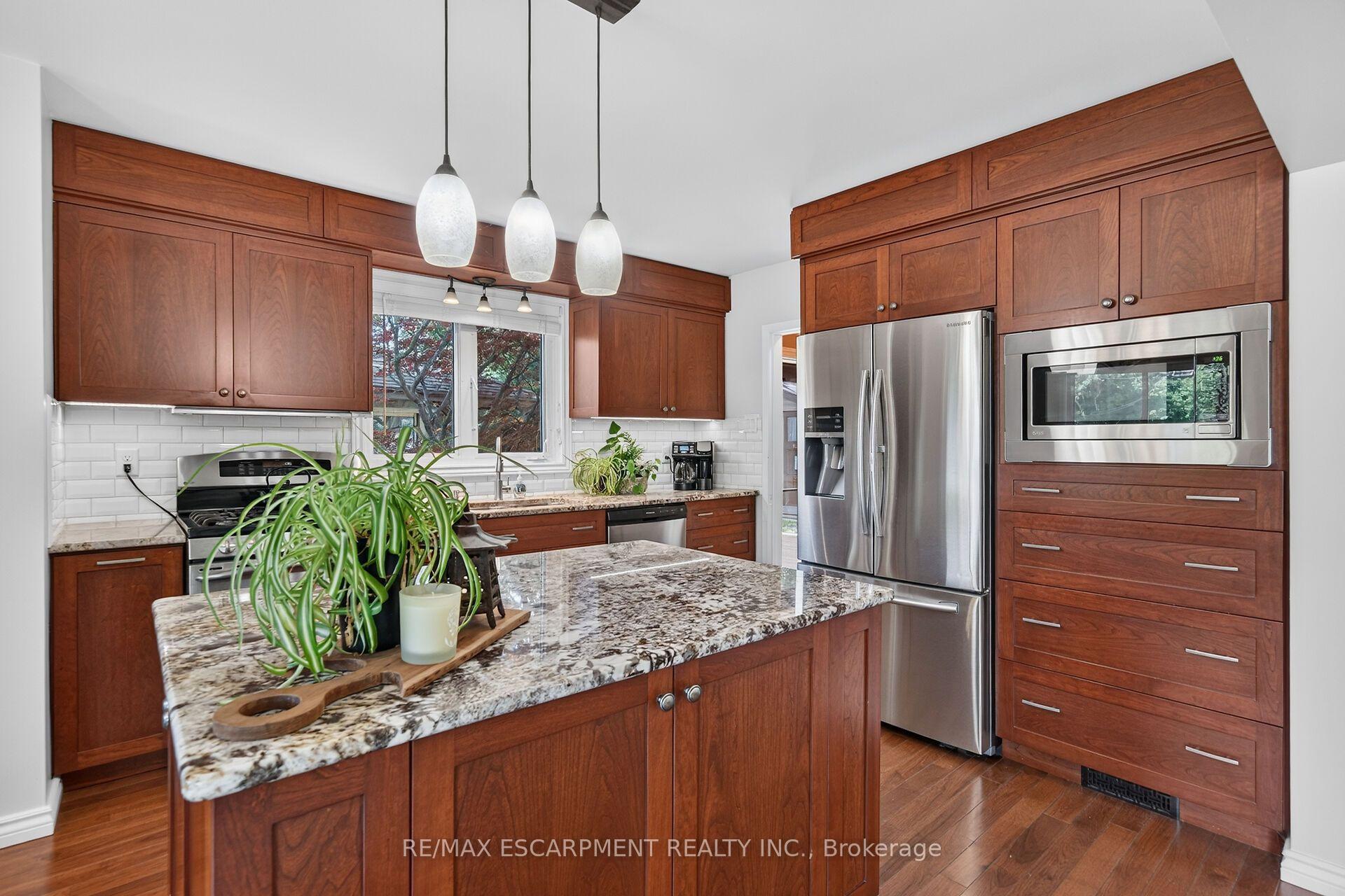 Photo 13 of 8399 Dickenson Road E, Hamilton, Mount Hope — HOMEH