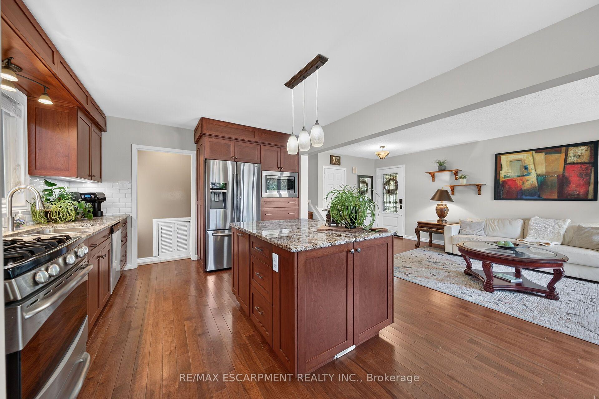 Photo 16 of 8399 Dickenson Road E, Hamilton, Mount Hope — HOMEH