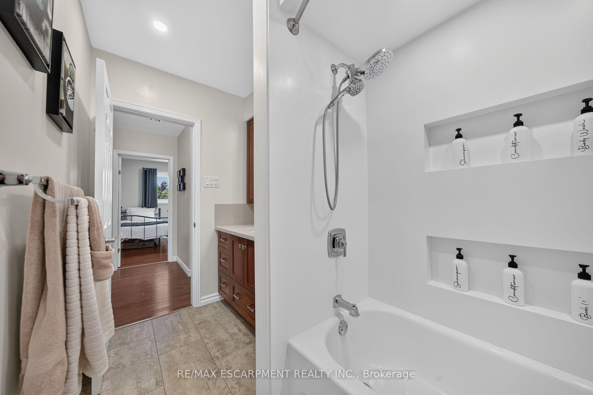 Photo 26 of 8399 Dickenson Road E, Hamilton, Mount Hope — HOMEH