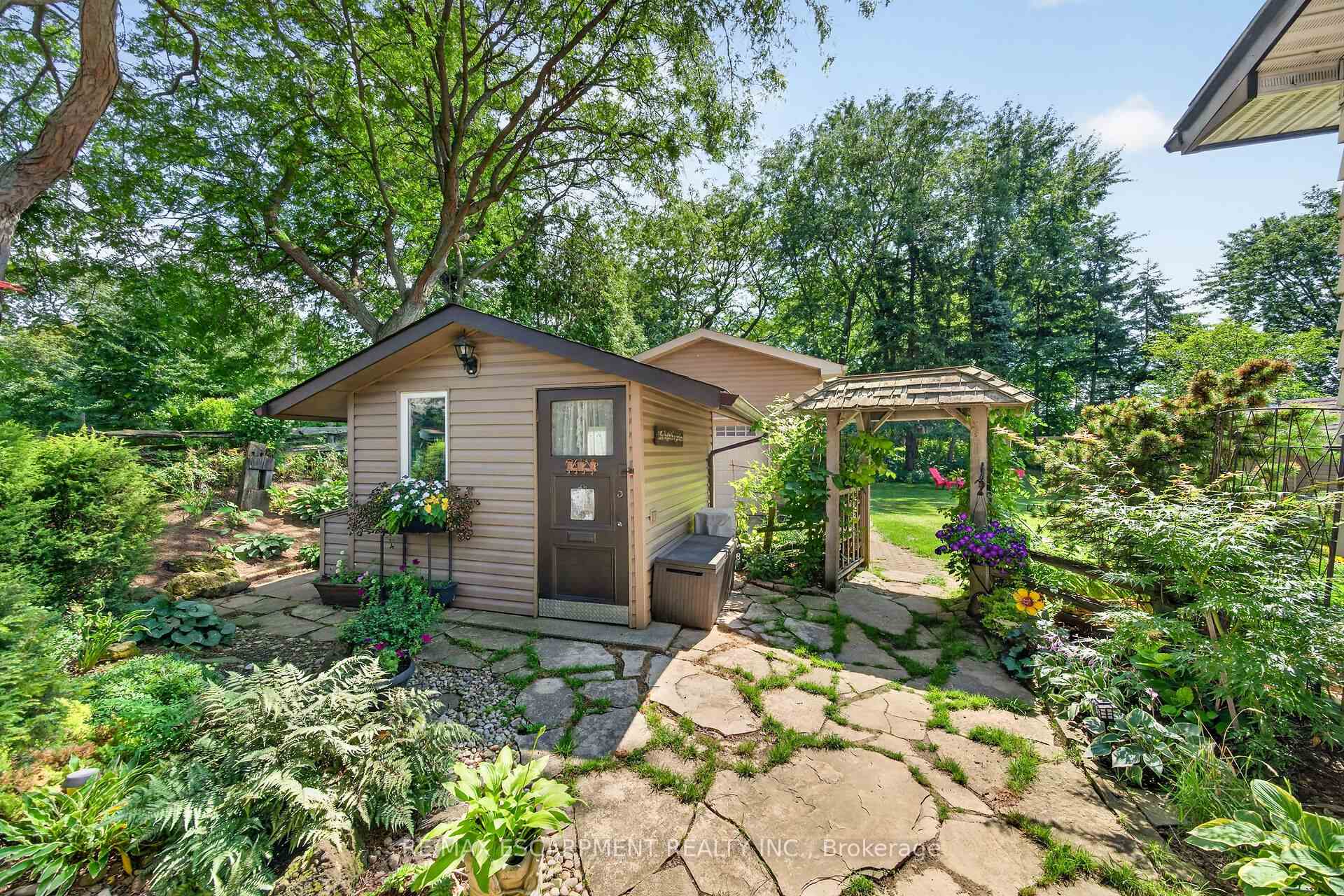 Photo 43 of 8399 Dickenson Road E, Hamilton, Mount Hope — HOMEH
