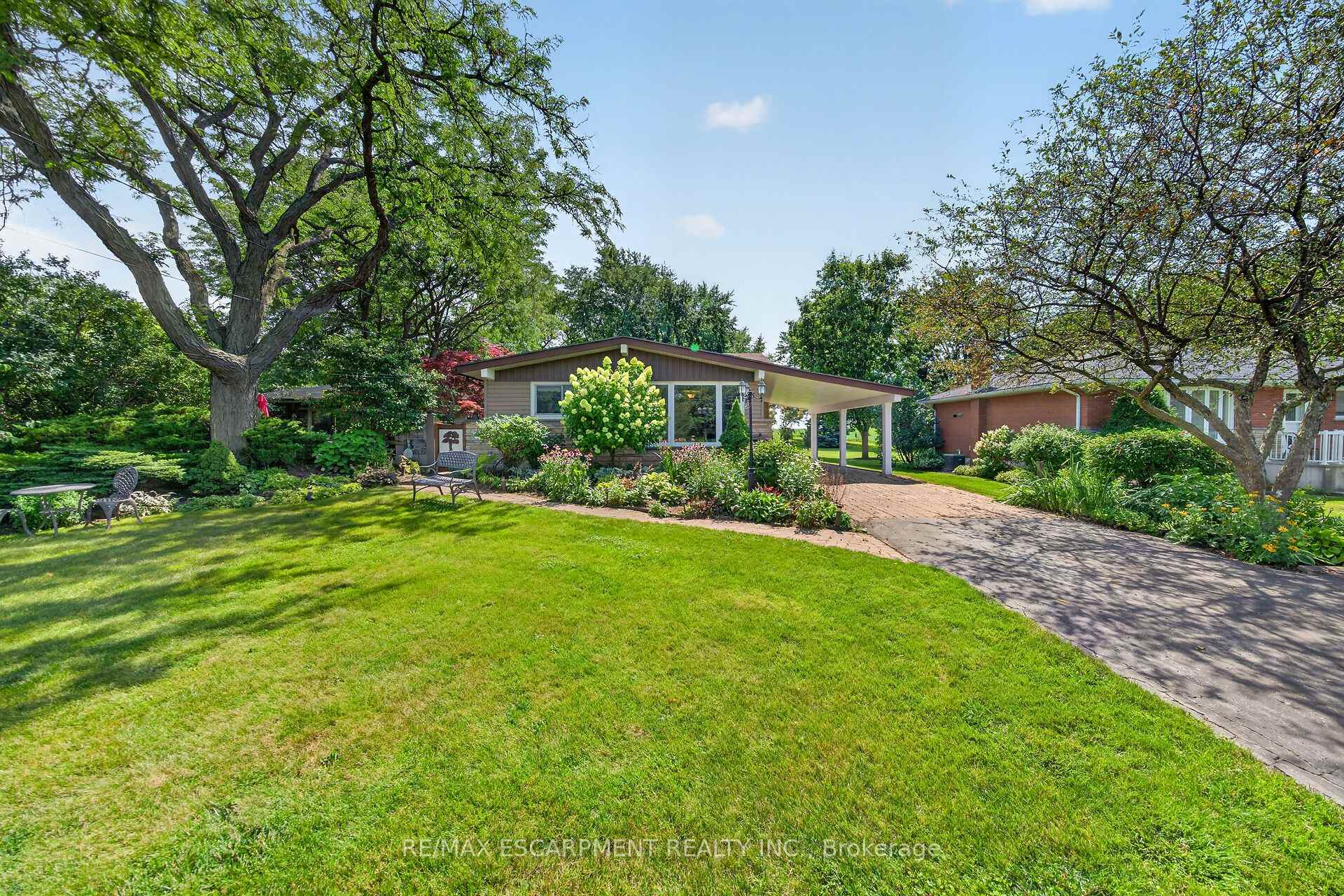 Photo 2 of 8399 Dickenson Road E, Hamilton, Mount Hope — HOMEH