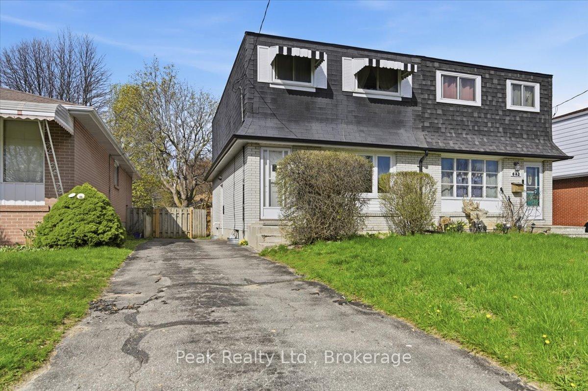 Photo 3 of 644 Perry Crescent, Oshawa, Vanier — HOMEH