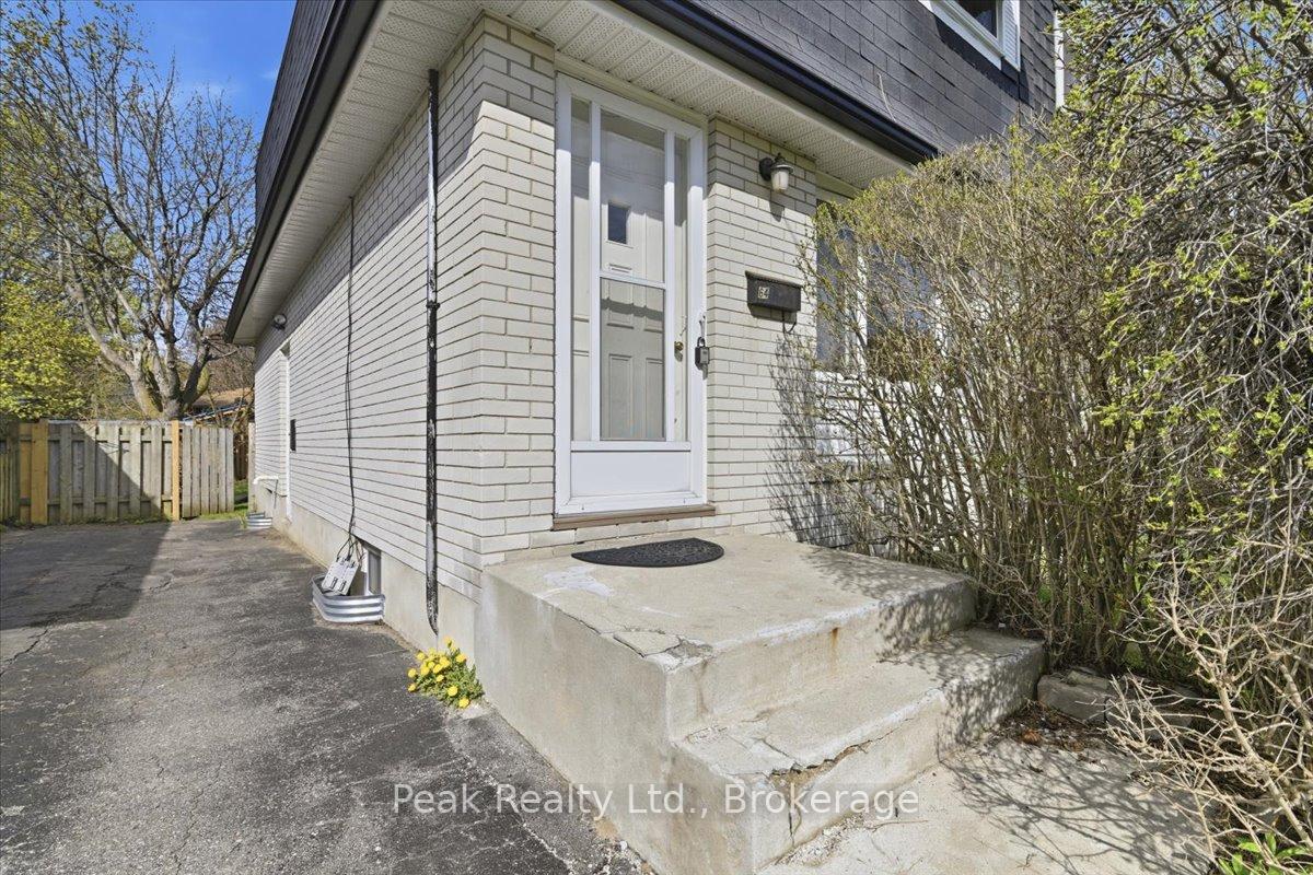 Photo 5 of 644 Perry Crescent, Oshawa, Vanier — HOMEH