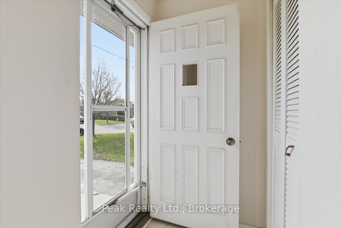 Photo 6 of 644 Perry Crescent, Oshawa, Vanier — HOMEH