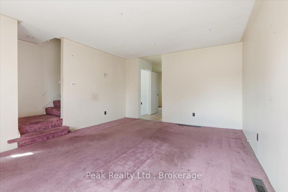 Photo 7 of 644 Perry Crescent, Oshawa, Vanier — HOMEH