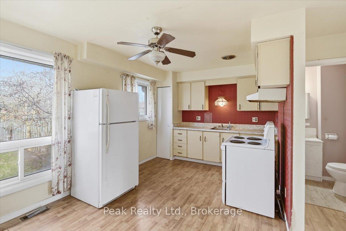 Photo 10 of 644 Perry Crescent, Oshawa, Vanier — HOMEH