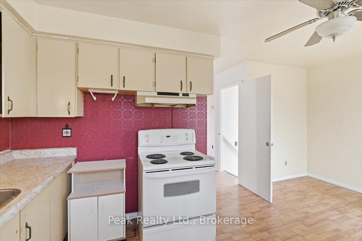 Photo 11 of 644 Perry Crescent, Oshawa, Vanier — HOMEH