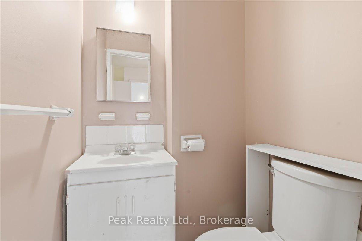 Photo 14 of 644 Perry Crescent, Oshawa, Vanier — HOMEH