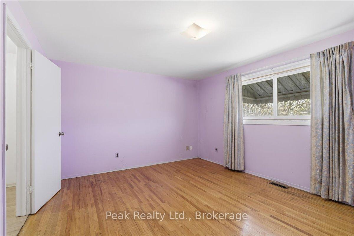 Photo 17 of 644 Perry Crescent, Oshawa, Vanier — HOMEH