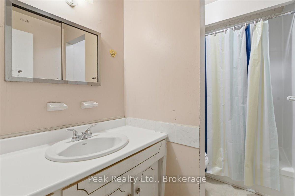 Photo 19 of 644 Perry Crescent, Oshawa, Vanier — HOMEH