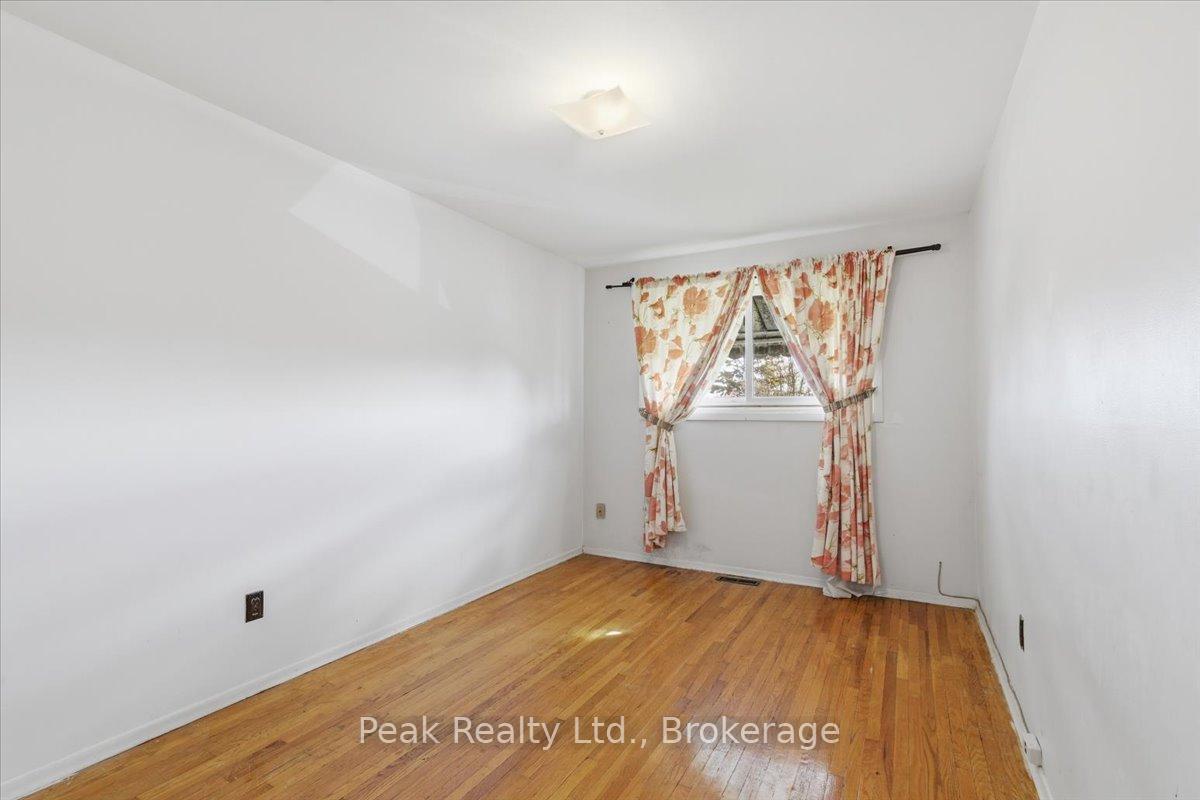 Photo 20 of 644 Perry Crescent, Oshawa, Vanier — HOMEH
