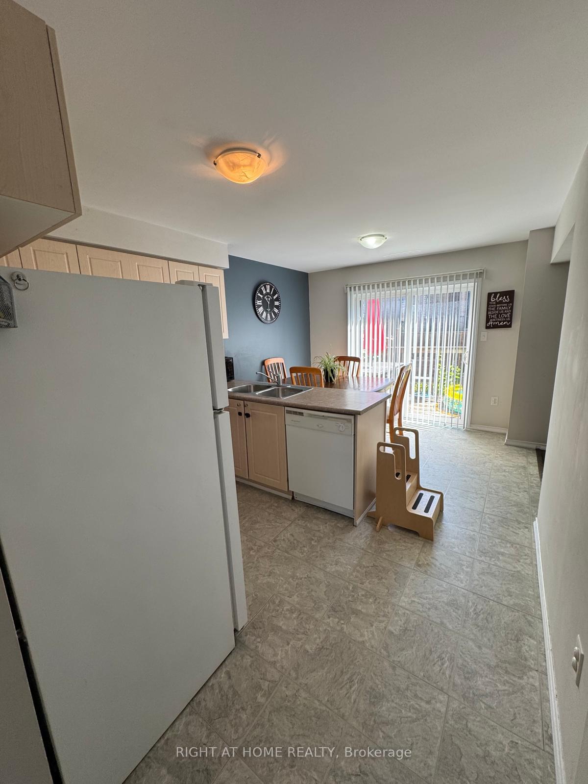 Photo 9 of 20 Courtney Crescent, Barrie, Painswick South — HOMEH