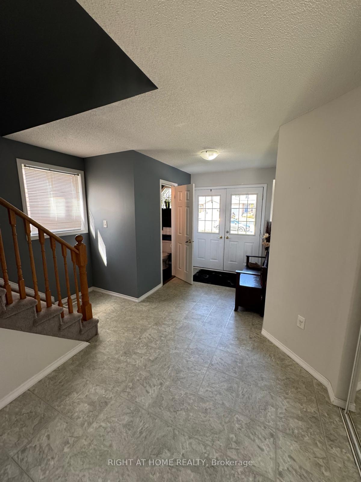 Photo 13 of 20 Courtney Crescent, Barrie, Painswick South — HOMEH