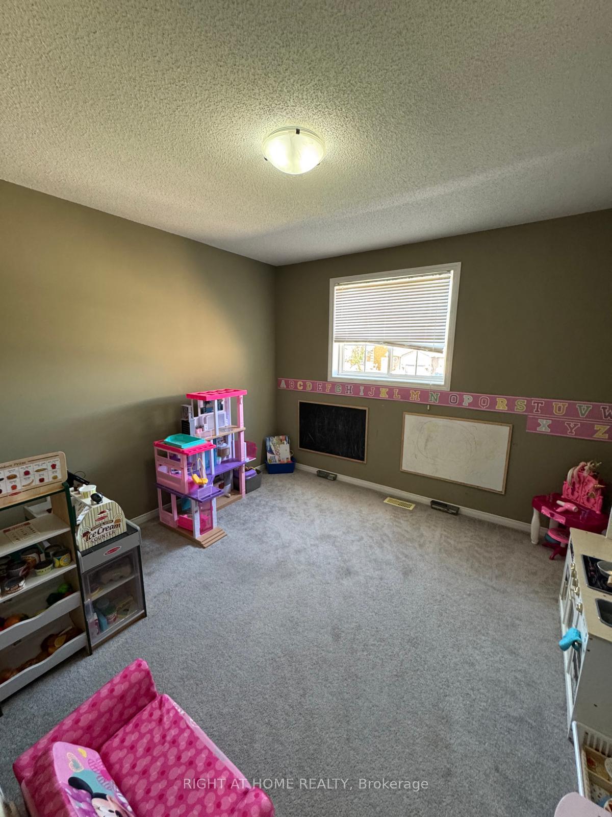 Photo 21 of 20 Courtney Crescent, Barrie, Painswick South — HOMEH