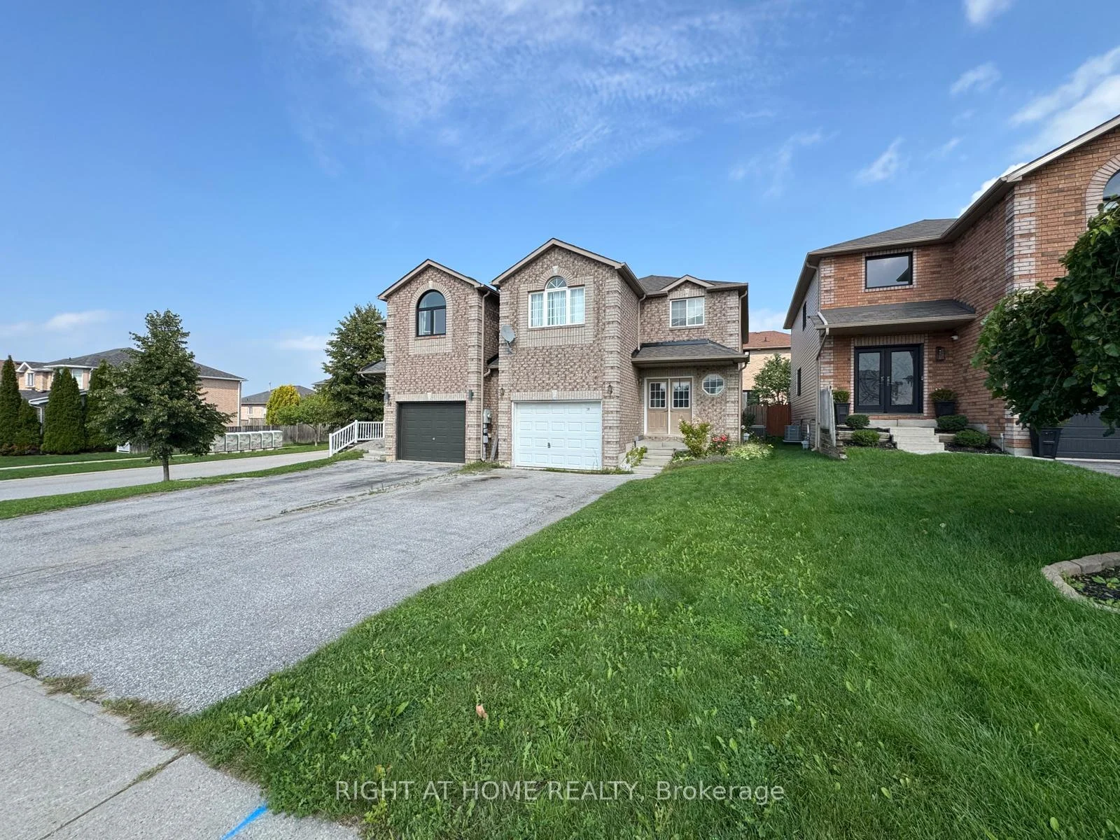 Photo 1 of 20 Courtney Crescent, Barrie, Painswick South — HOMEH
