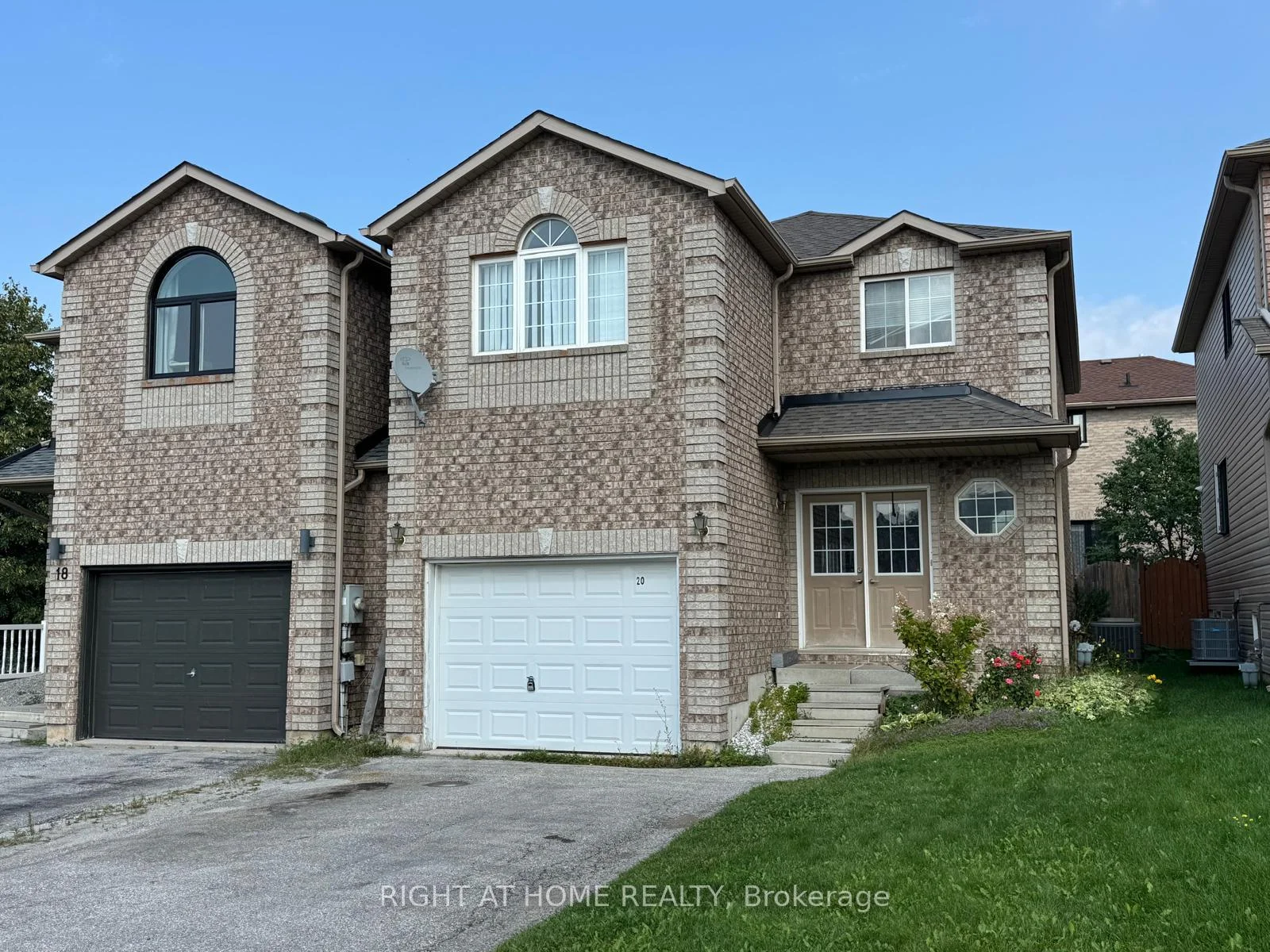 Photo 4 of 20 Courtney Crescent, Barrie, Painswick South — HOMEH