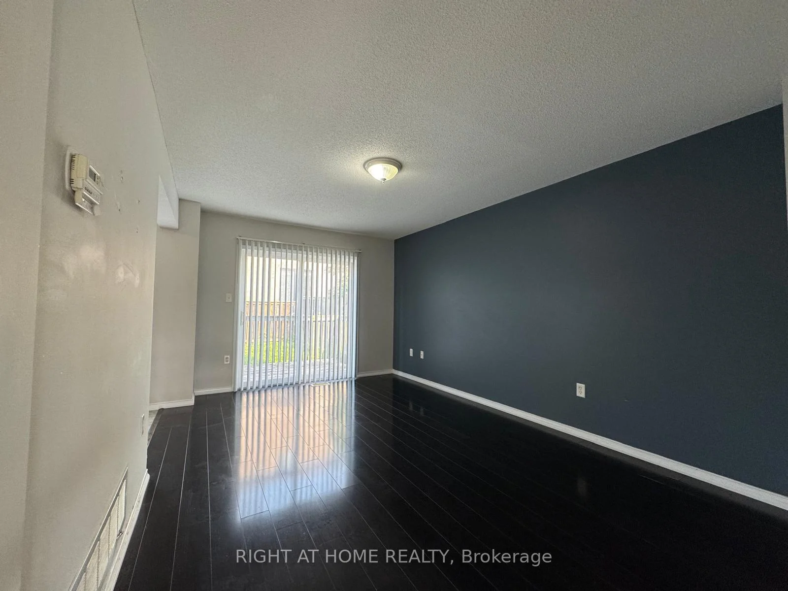 Photo 8 of 20 Courtney Crescent, Barrie, Painswick South — HOMEH