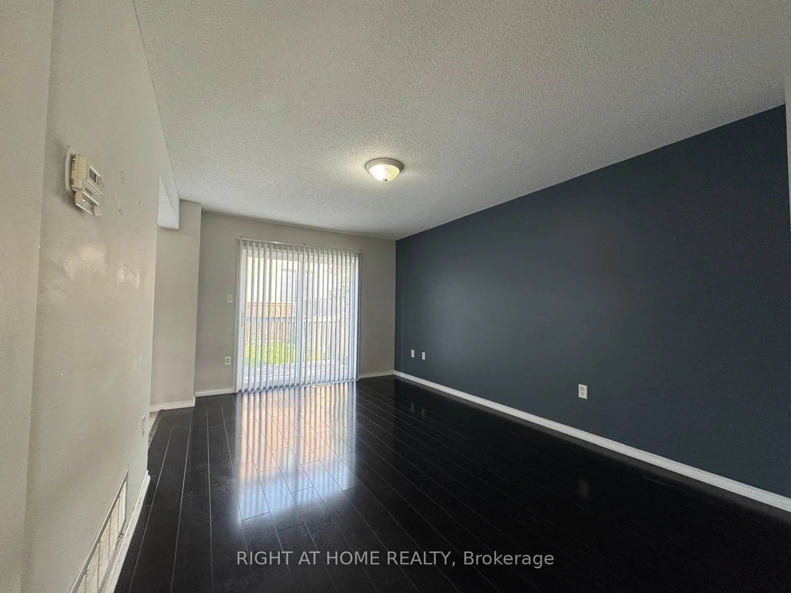 Photo 10 of 20 Courtney Crescent, Barrie, Painswick South — HOMEH