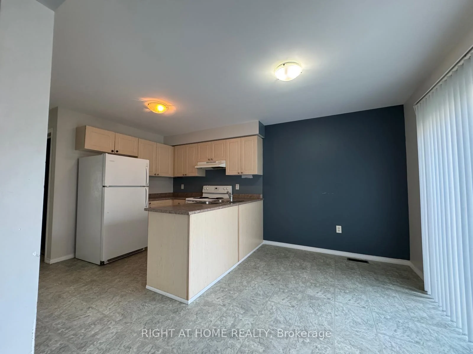 Photo 16 of 20 Courtney Crescent, Barrie, Painswick South — HOMEH