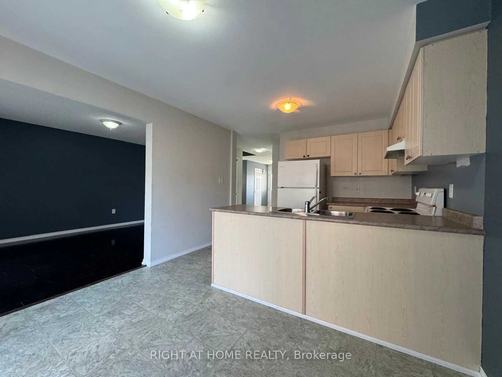 Photo 18 of 20 Courtney Crescent, Barrie, Painswick South — HOMEH