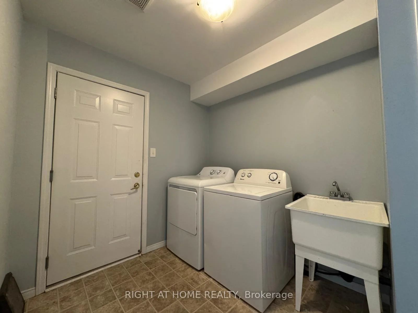 Photo 24 of 20 Courtney Crescent, Barrie, Painswick South — HOMEH