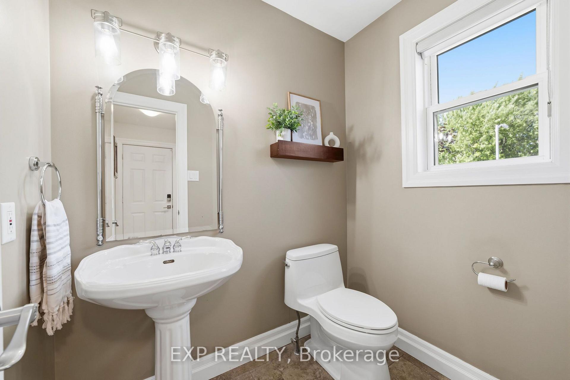 Photo 15 of 197 Gibson Crescent, Lucan Biddulph, Lucan — HOMEH