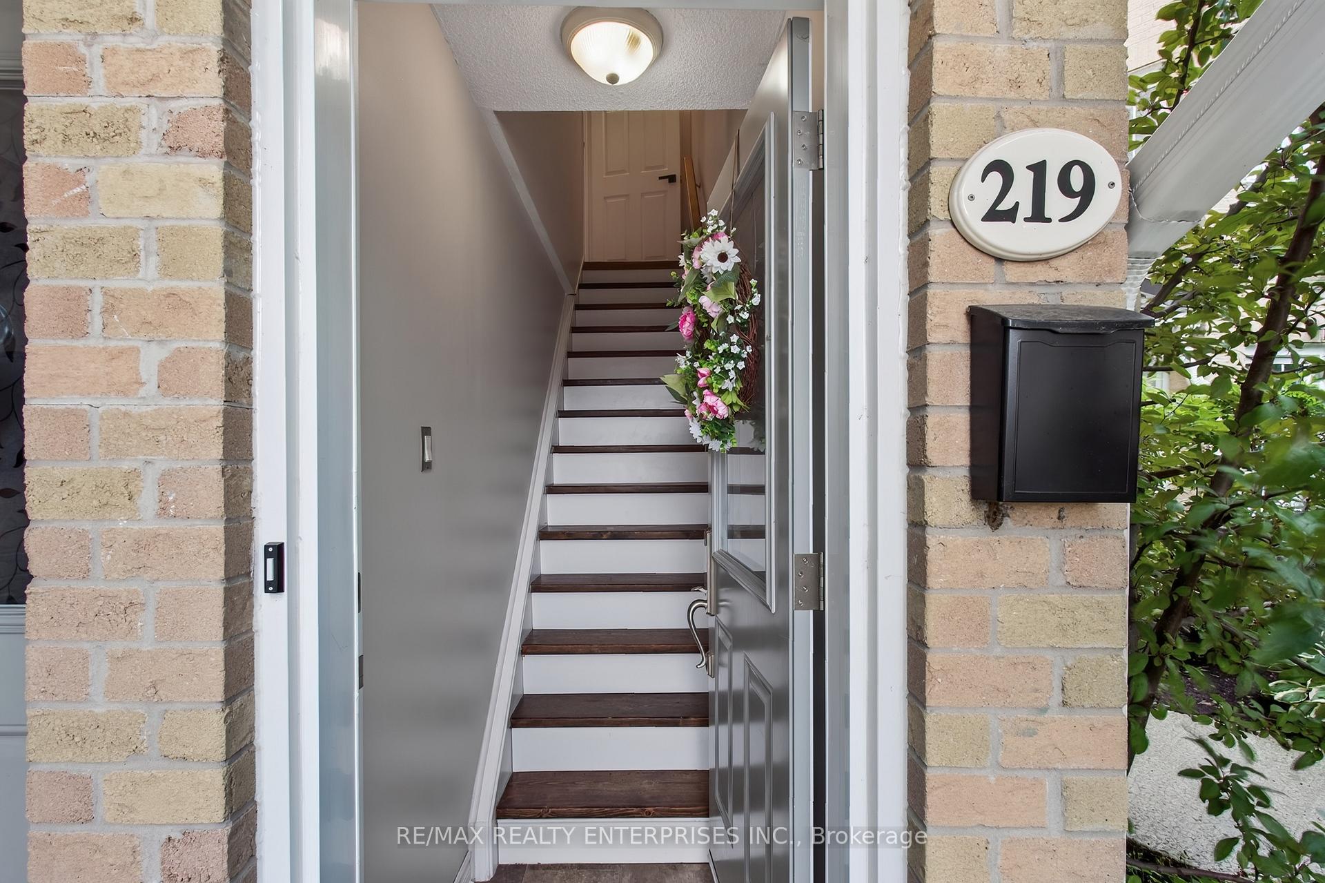 Photo 4 of Unit 219, 2110 Cleaver Avenue, Burlington, Headon — HOMEH