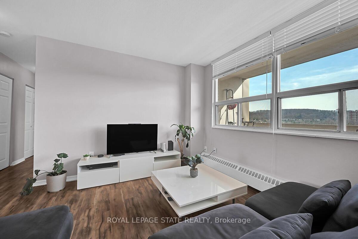 Photo 6 of Unit 811, 15 Albright Road, Hamilton, Vincent — HOMEH