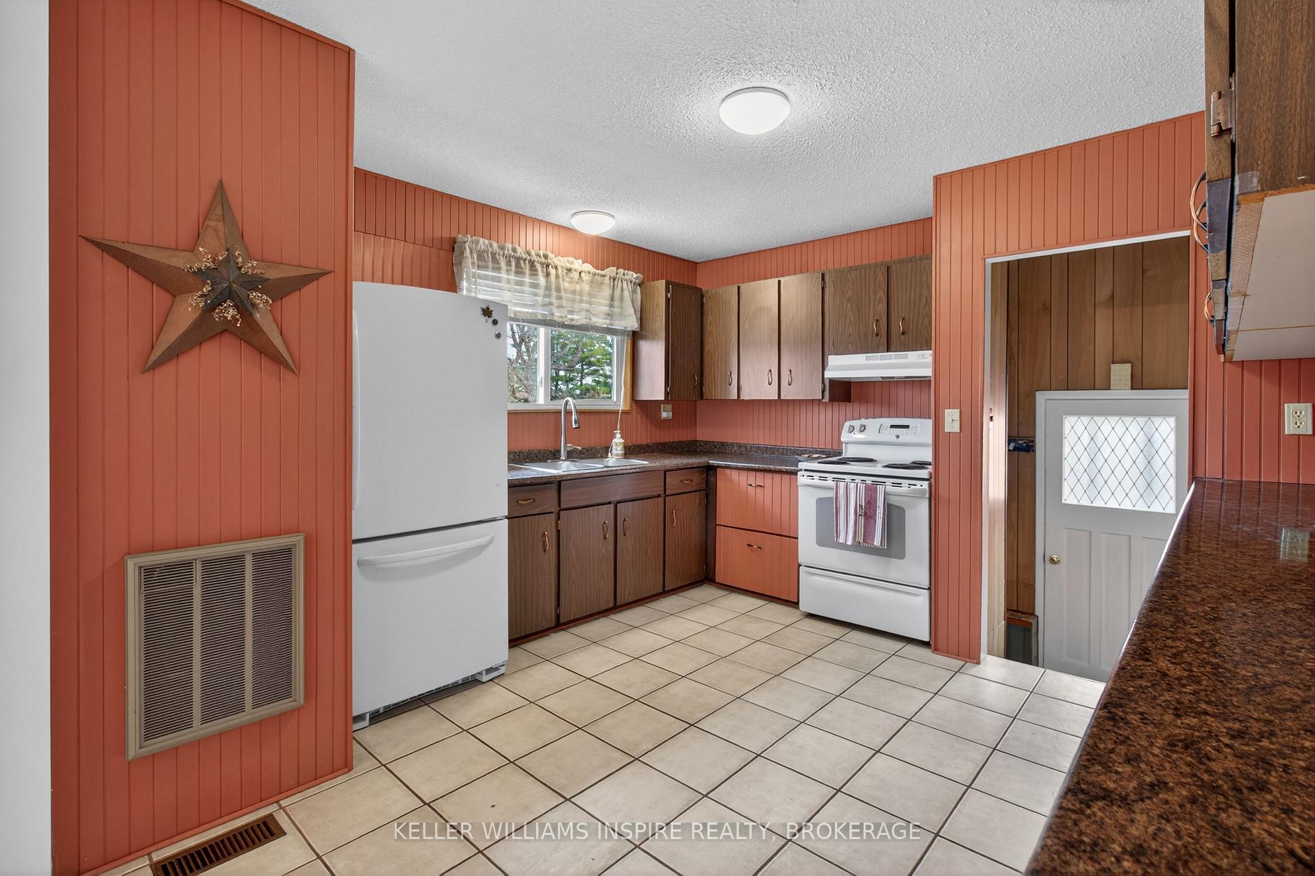 Photo 8 of 337 Simmons Road, Loyalist, Lennox and Addington - South — HOMEH