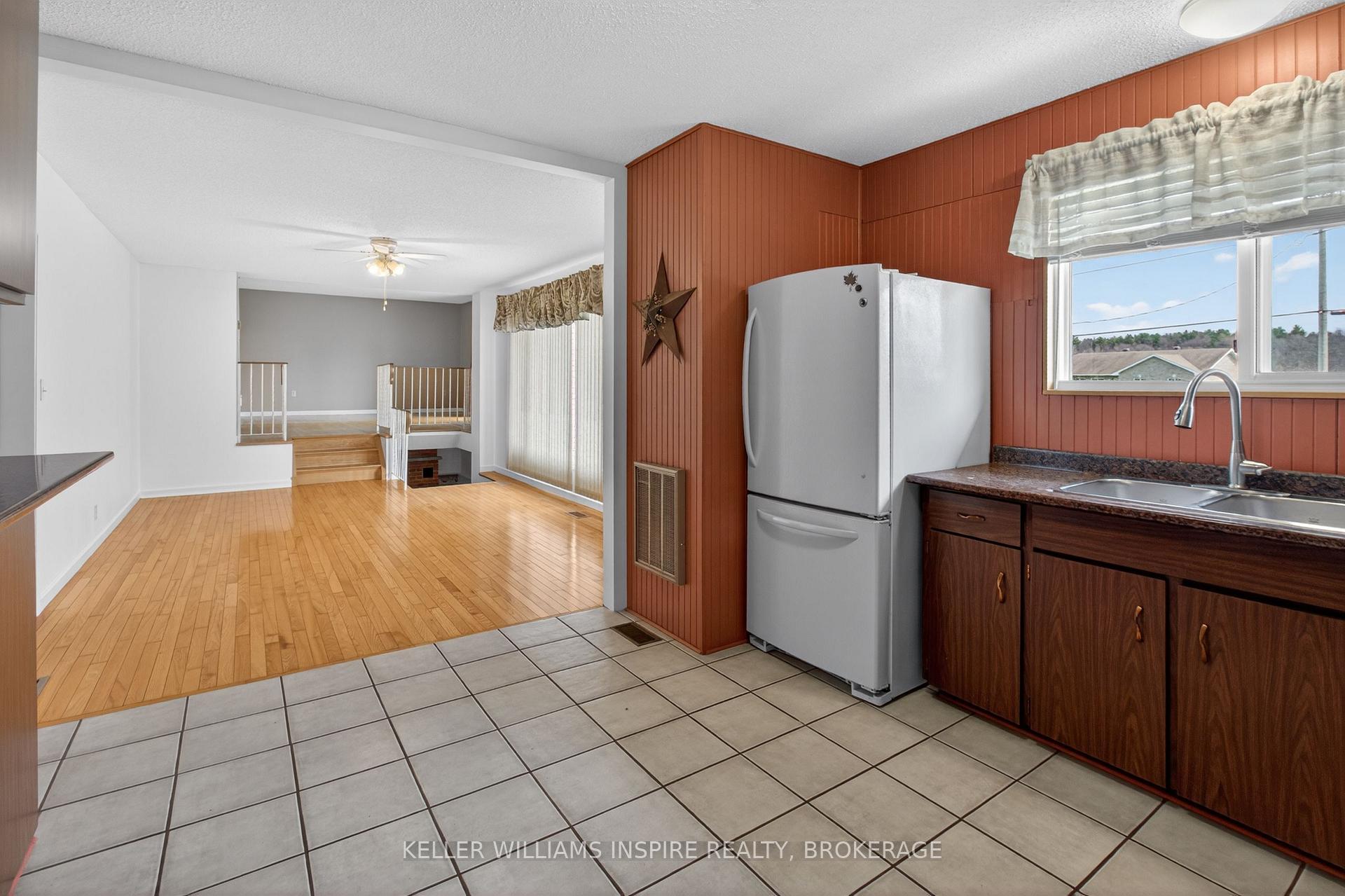 Photo 10 of 337 Simmons Road, Loyalist, Lennox and Addington - South — HOMEH
