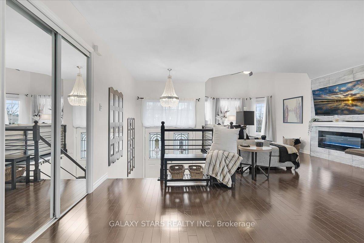 Photo 3 of 888 Oberland Drive, Oshawa, Pinecrest — HOMEH
