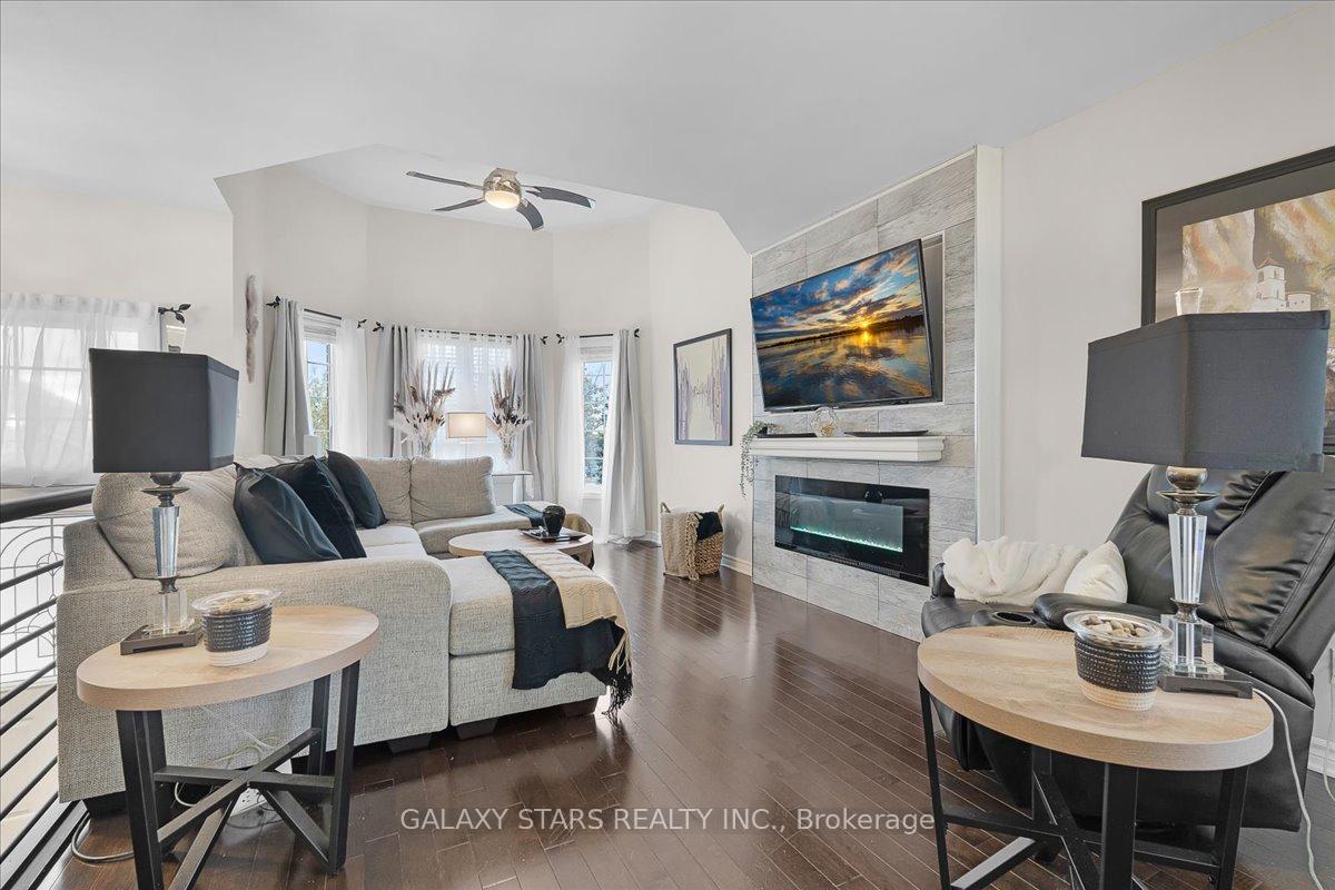 Photo 4 of 888 Oberland Drive, Oshawa, Pinecrest — HOMEH