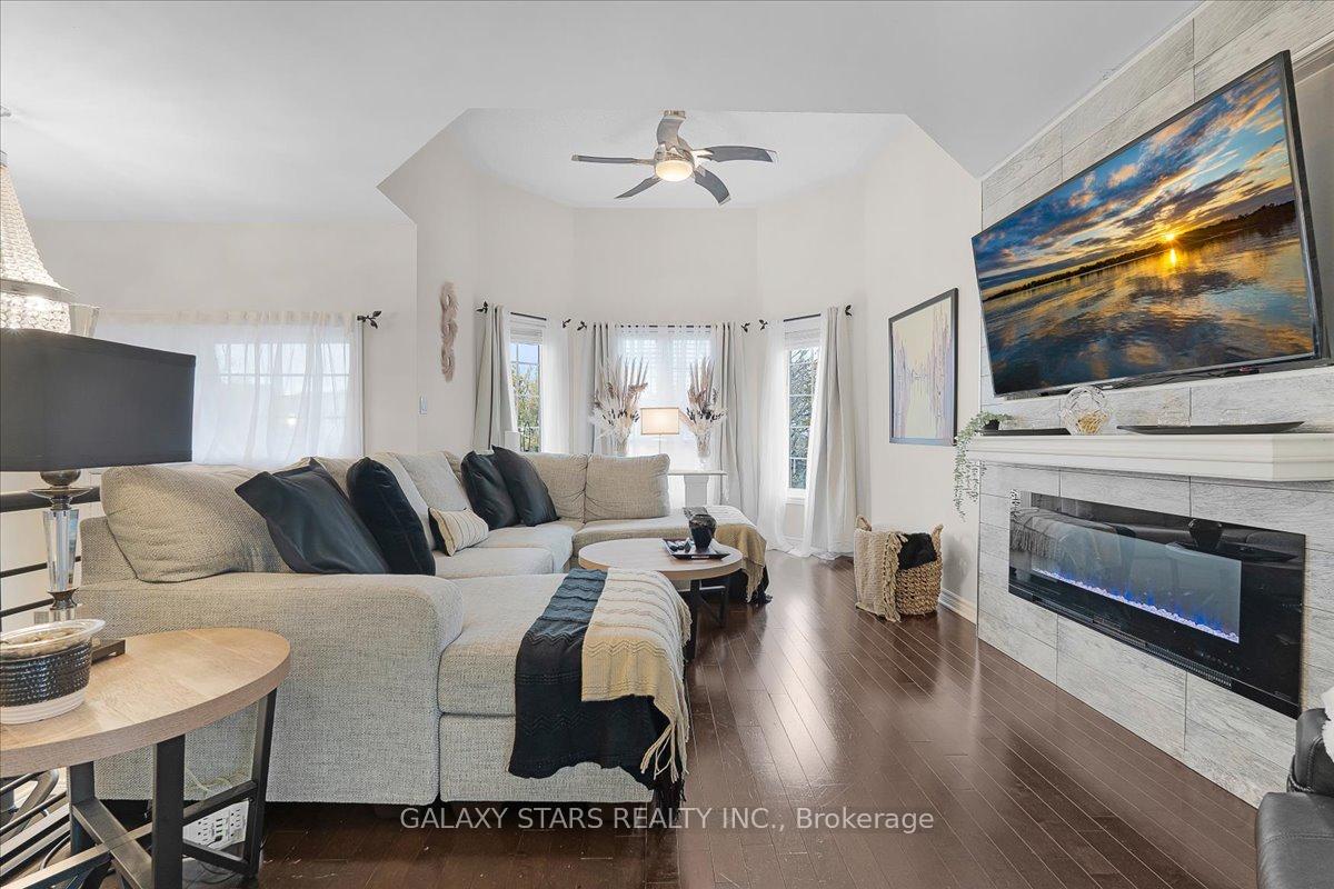 Photo 5 of 888 Oberland Drive, Oshawa, Pinecrest — HOMEH