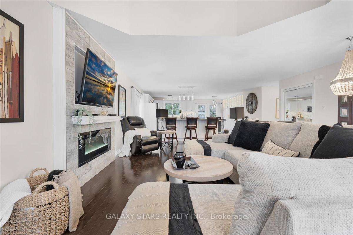 Photo 6 of 888 Oberland Drive, Oshawa, Pinecrest — HOMEH