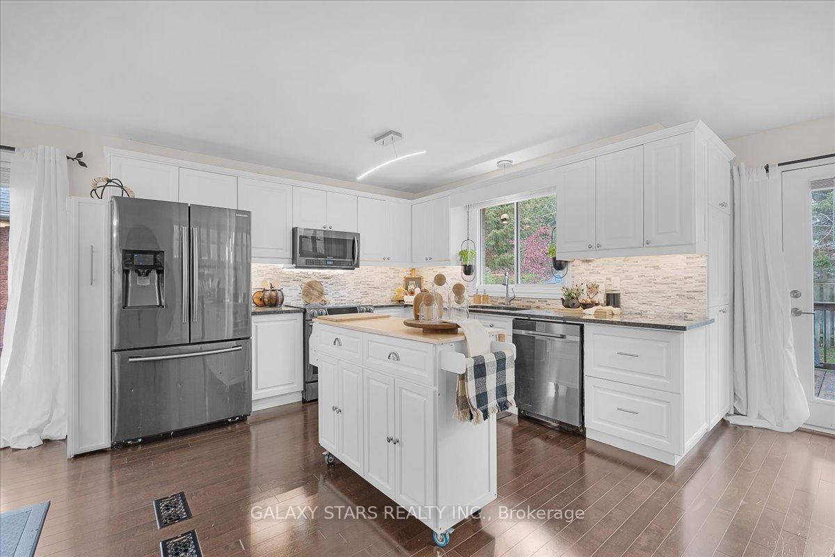 Photo 10 of 888 Oberland Drive, Oshawa, Pinecrest — HOMEH